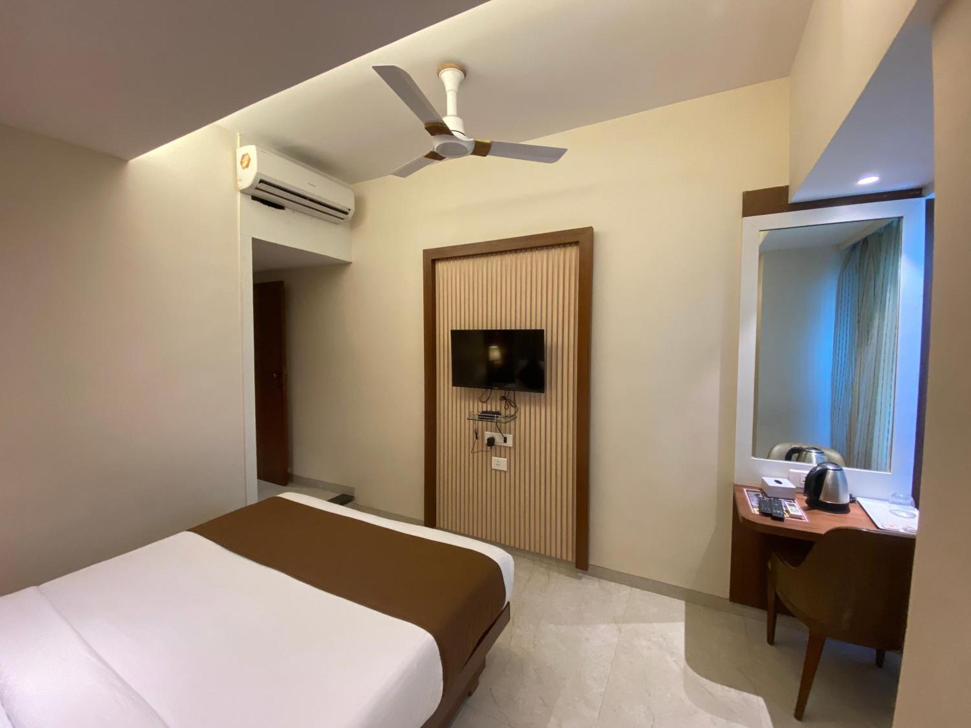 Hotel Czar Inn - Vashi 纳威孟买 外观 照片